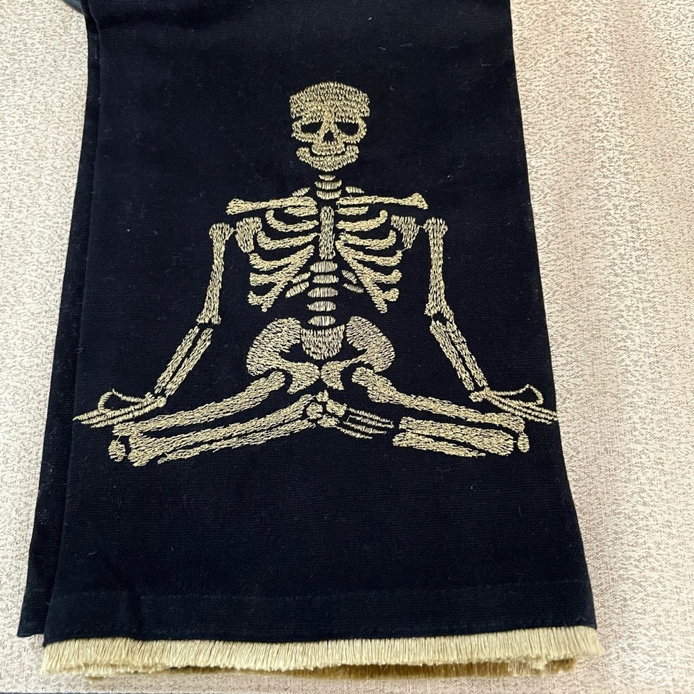 New Set of 2 Gold Skeleton/Skulls Kitchen Towels - Picture 4 of 5